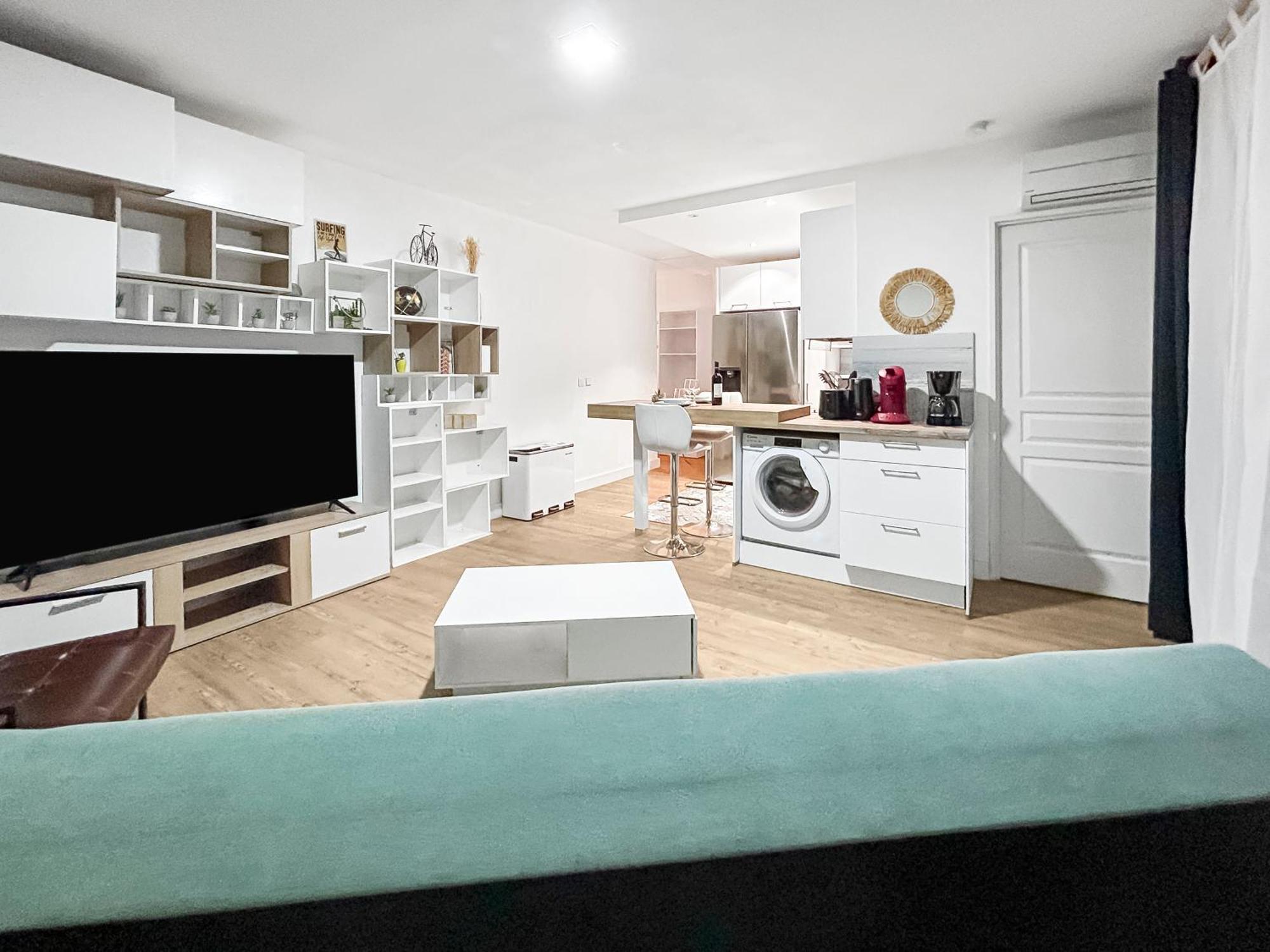Apartamento Balcon, Parking, Piscine Et Clim' A 2 Pas Du Port Santa Lucia Saint-Raphaël Exterior foto