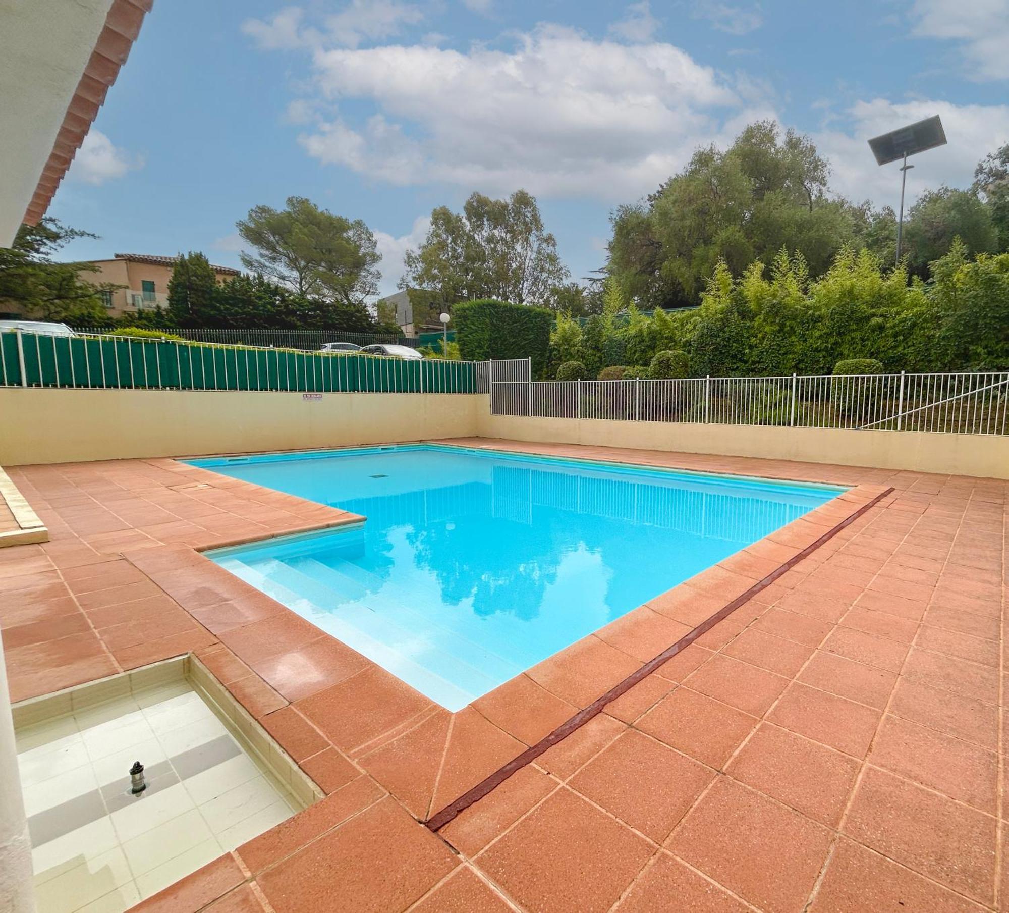 Apartamento Balcon, Parking, Piscine Et Clim' A 2 Pas Du Port Santa Lucia Saint-Raphaël Exterior foto